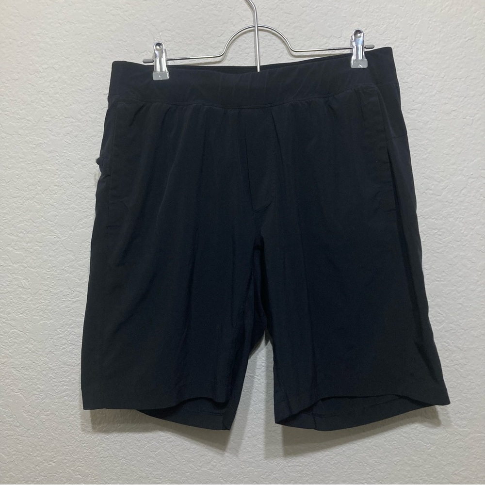Lululemon Men’s athletic shorts Black Size Large